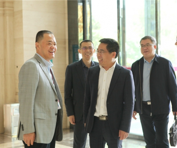 商务部国家茧丝绸协调办公室副司长陈平，，，，，，河池市委常委、副市长杜际鹏莅临调研指导