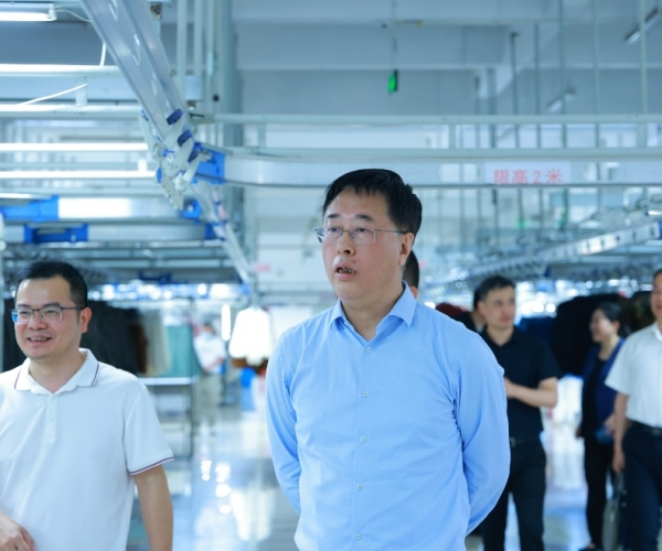 农行总行田继敏领导一行调研Z6尊龙凯时丝绸 共探银企合作新机遇