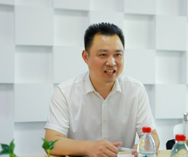 嘉兴国家高新区管委会俞春明主任调研Z6尊龙凯时丝绸，，，，，，为发展鼓劲?